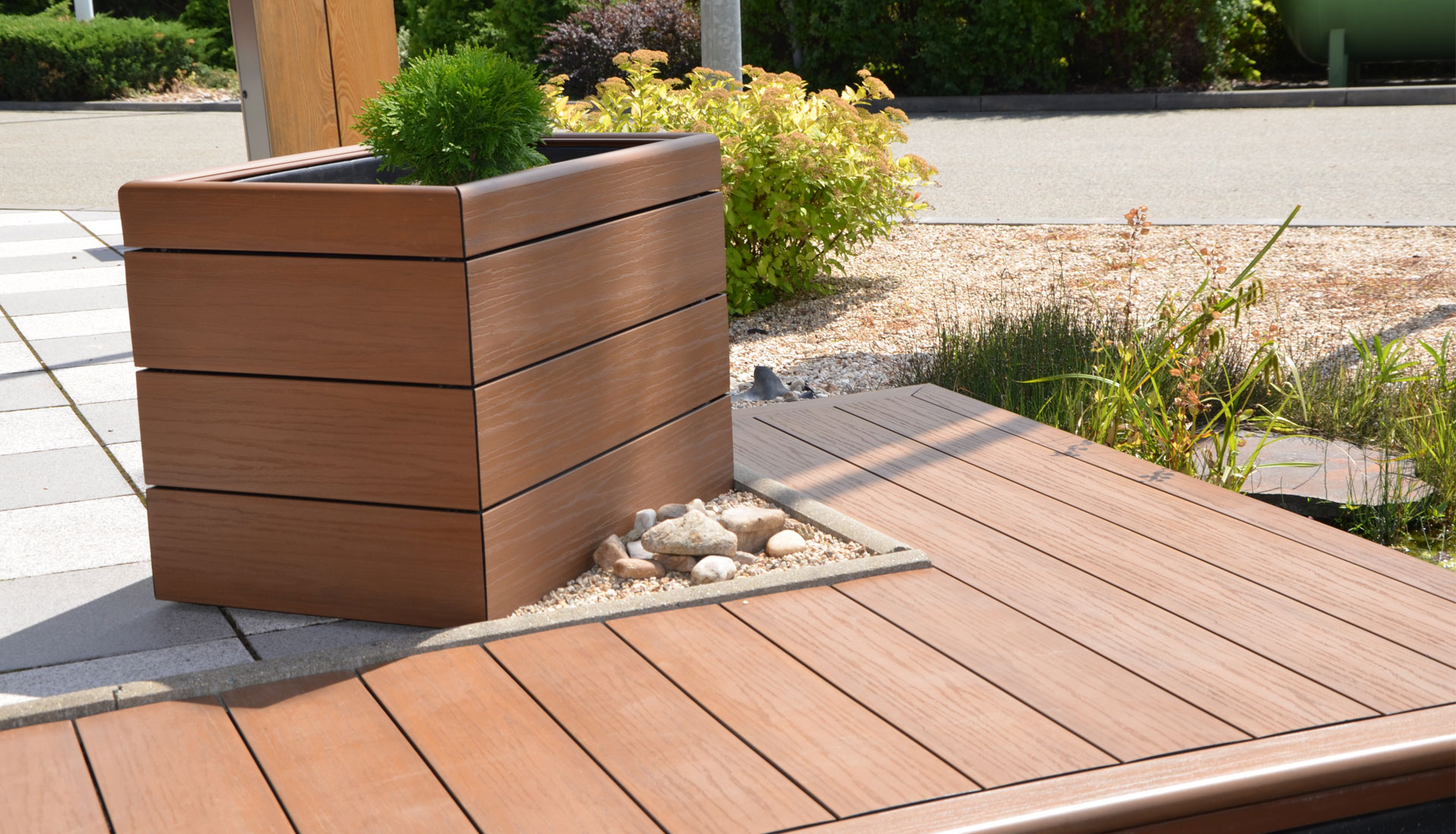 Nomawood® Columbia terasa a a květináč